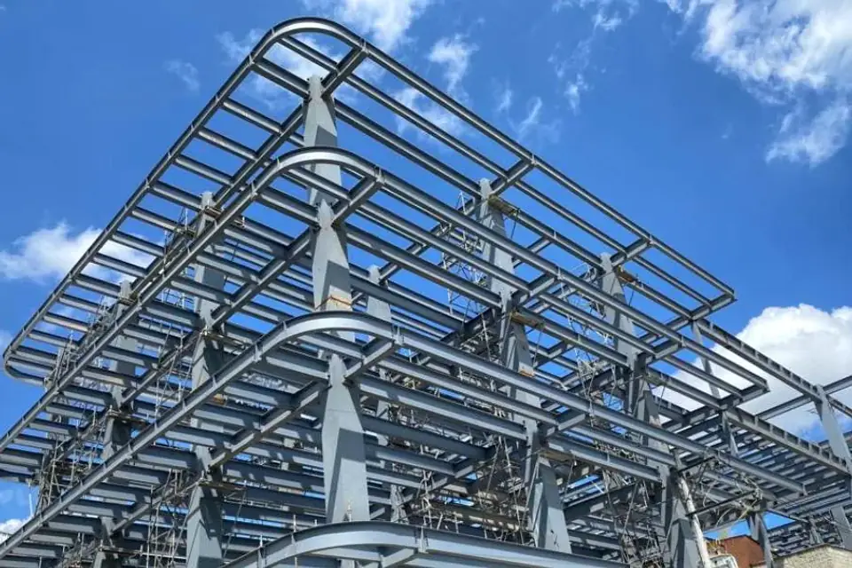 Estructura de acero estructural pesado para nave de automoción con racks